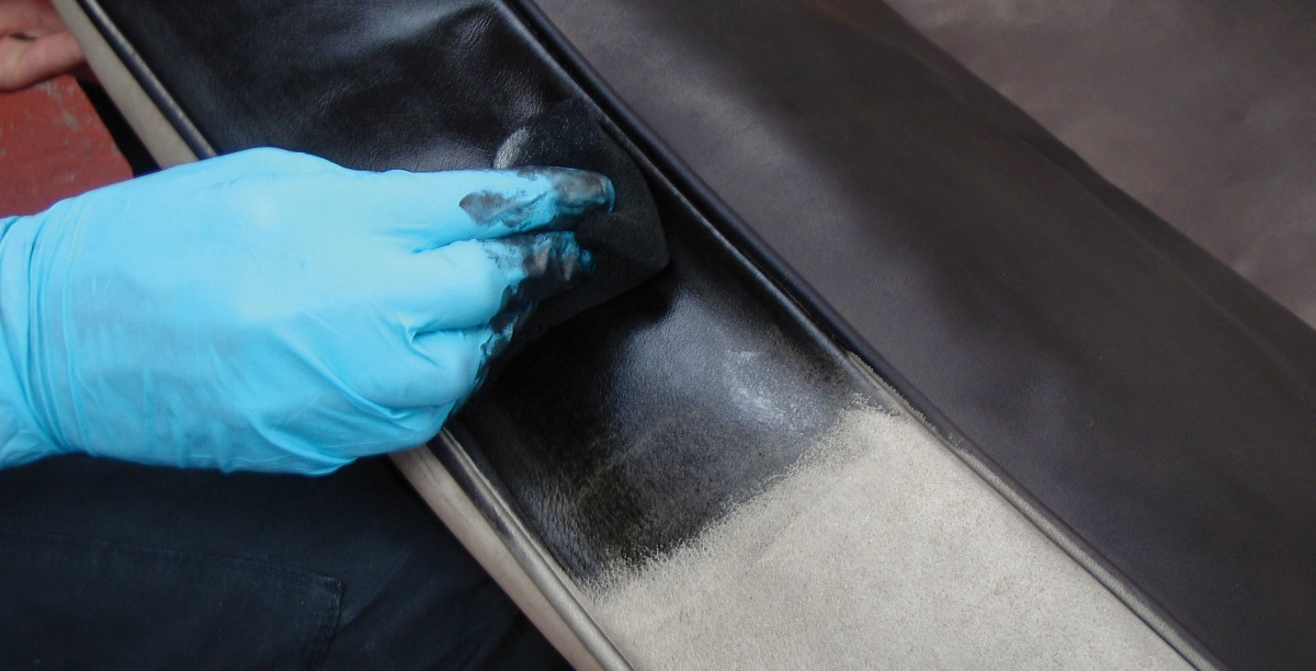 Using Black Leather Dye Using Black Leather Dye